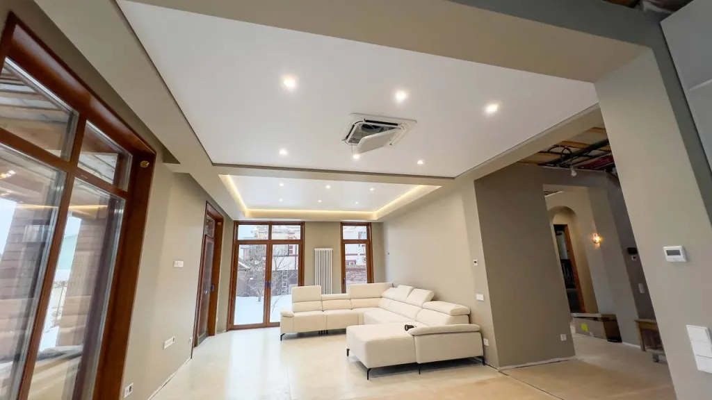 Натяжные потолки в гостиную (зал)